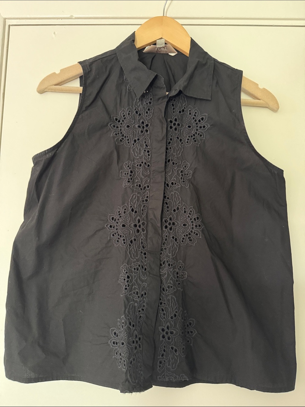 LOFT Black Sleeveless Button-Front Eyelet Camisole